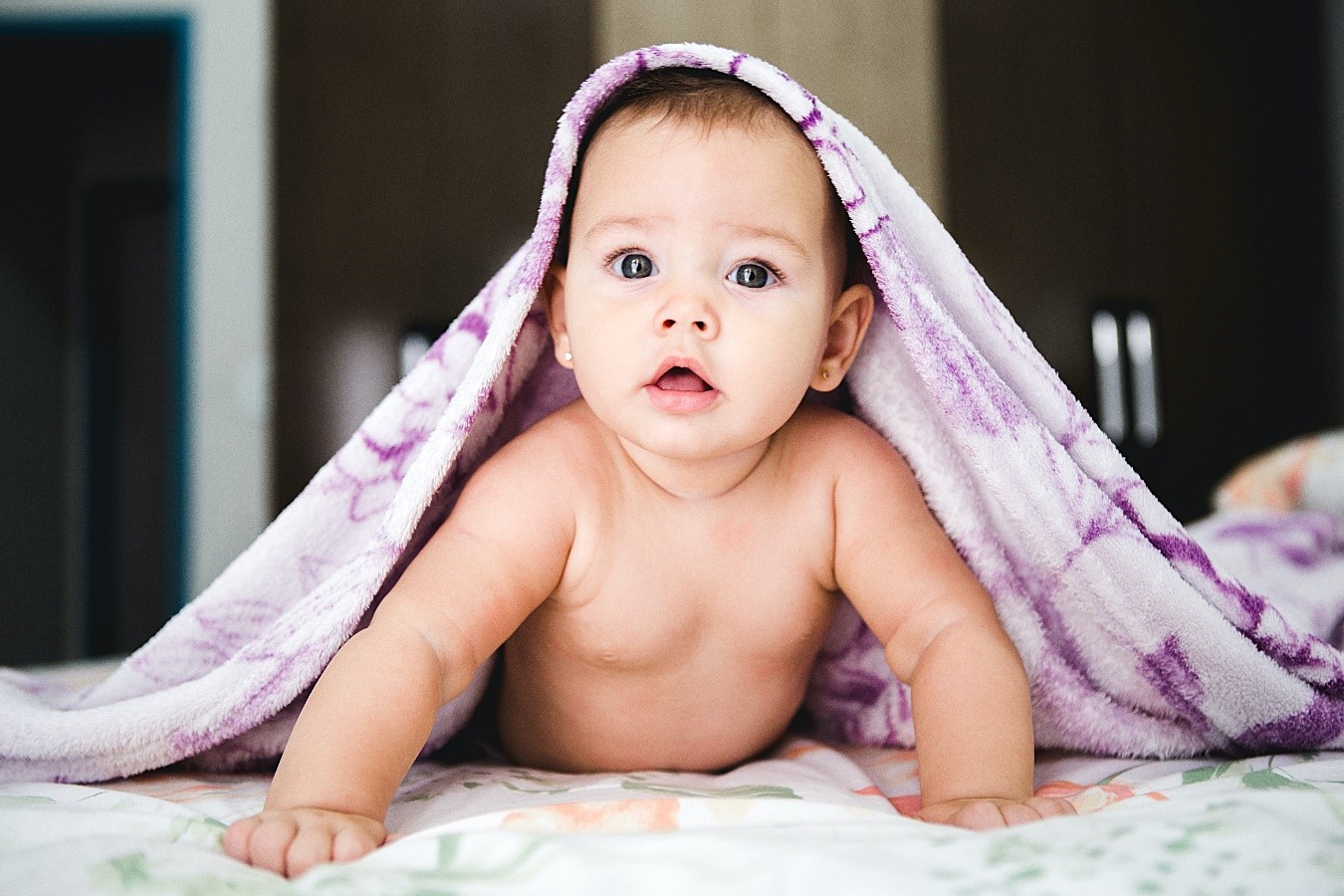 8 señales que usa un bebé antes de hablar